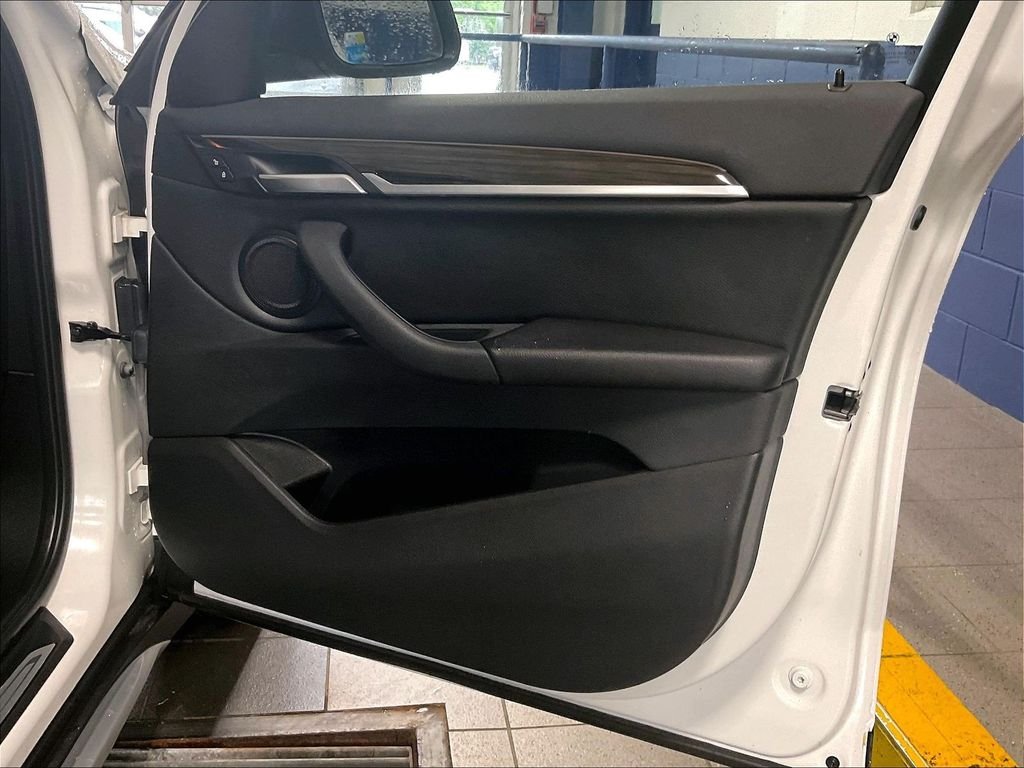 Used 2017 White BMW xDrive28i image 12