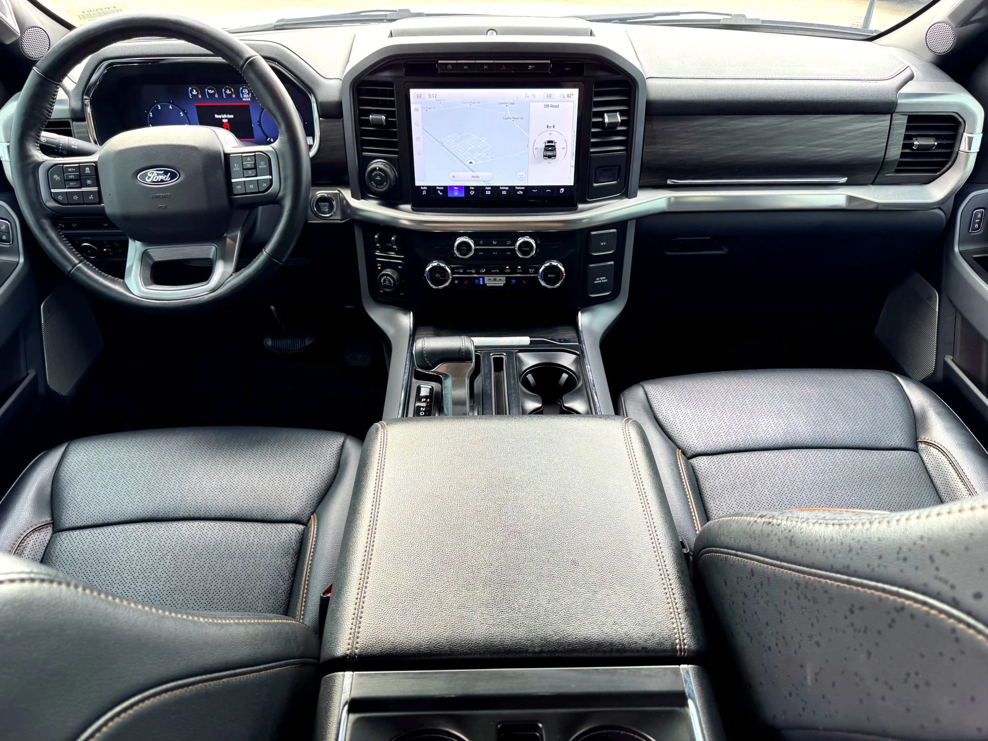 Used 2024  Ford Lariat image 18