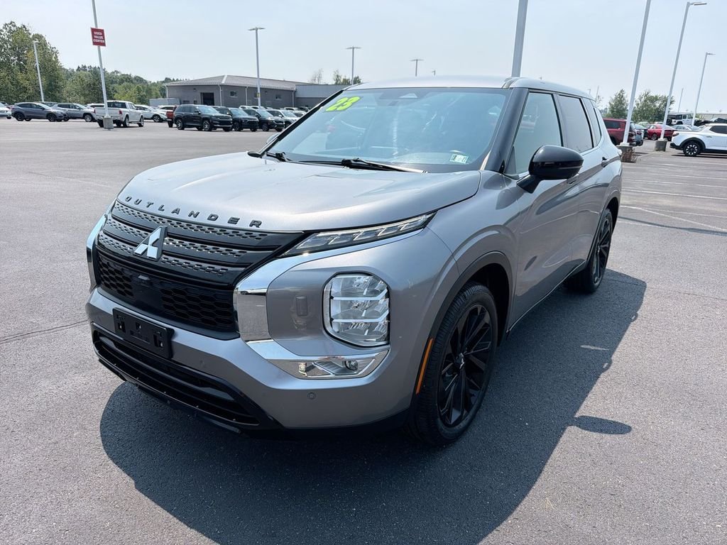 Used 2023  Mitsubishi SE Black Edition image 4