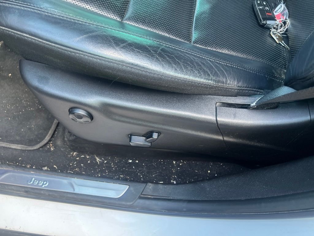 Used 2019 White Jeep Limited image 9
