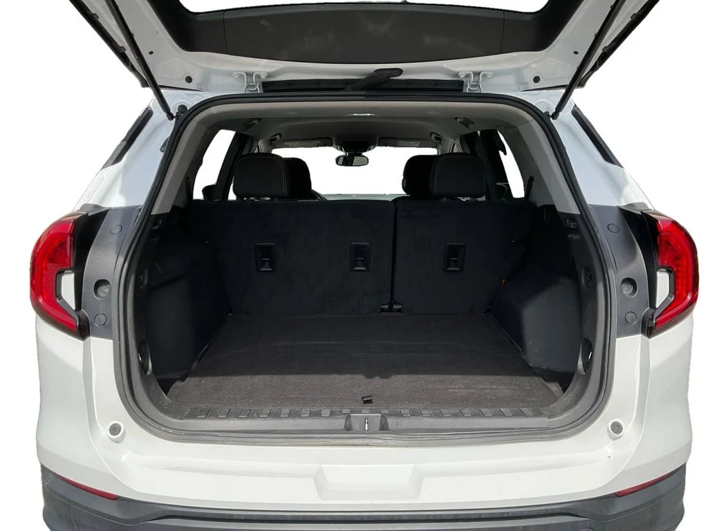 Used 2023 White GMC SLE image 13