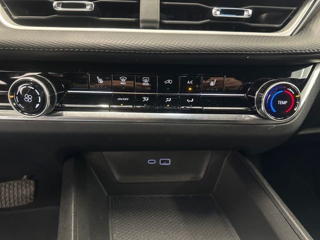 Used 2025 Gray Chevrolet LT image 28