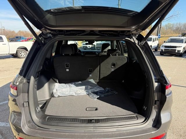 New 2025 Baltic Gray Metallic Clear-Coat Exterior Paint Jeep Altitude X image 29