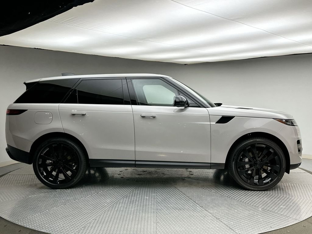 New 2026 Borasco Grey LAND ROVER SE image 12