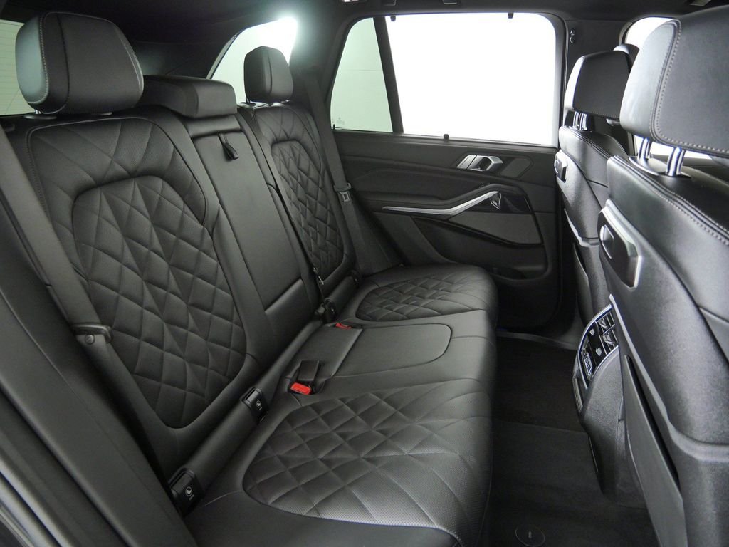 New 2026 Dravit Grey Metallic BMW xDrive40i image 27