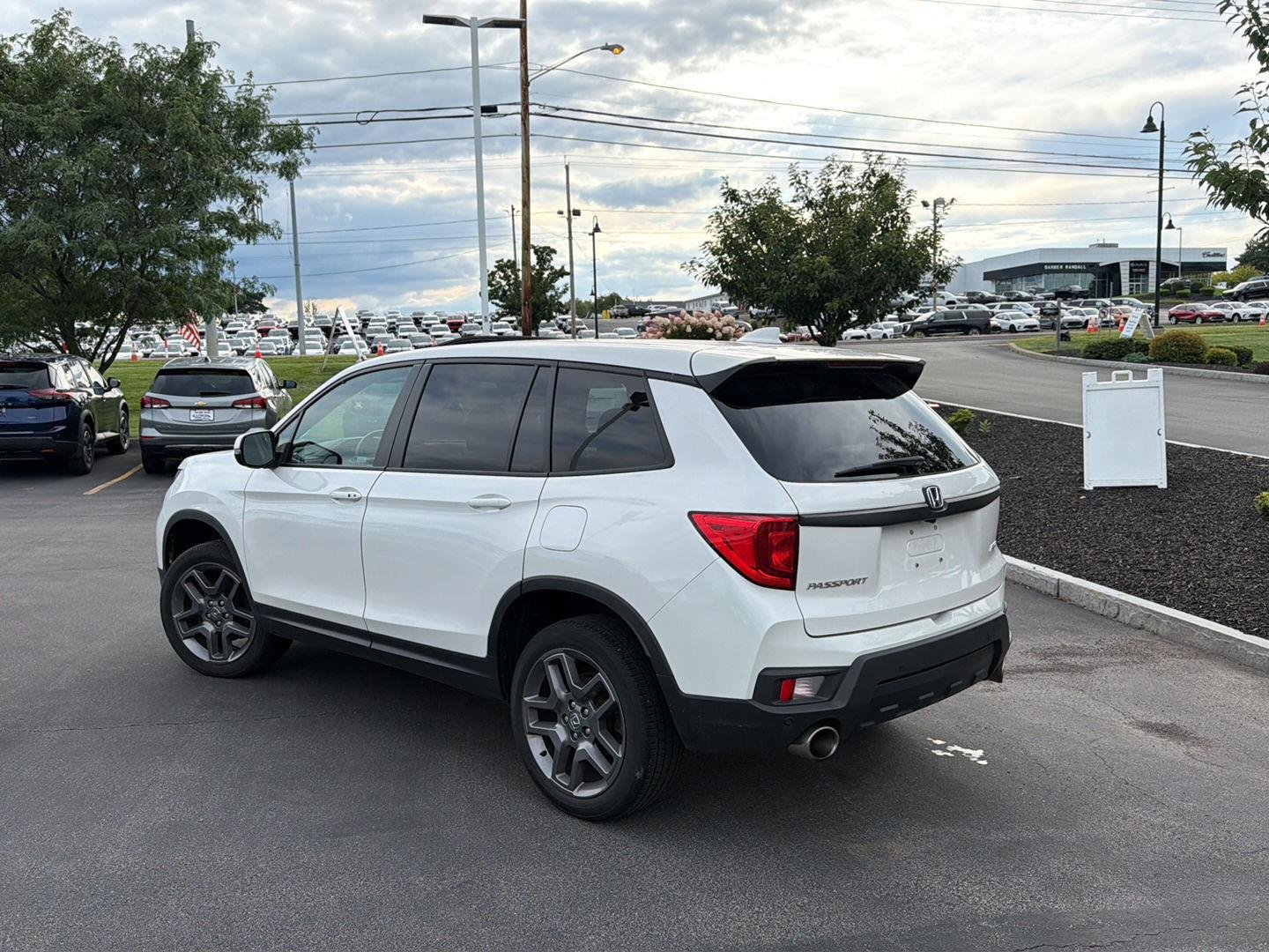 Used 2023 Platinum White Pearl Honda EX-L image 5
