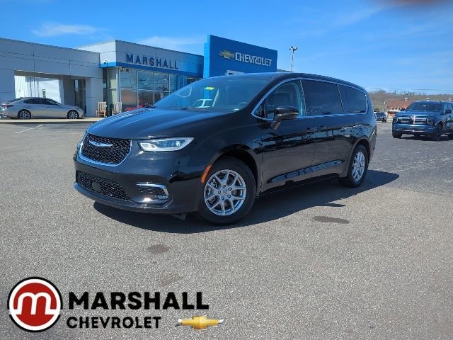 2024 Chrysler Pacifica Touring L's photo