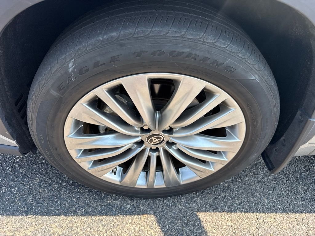 Used 2023 Silver Toyota Platinum image 10