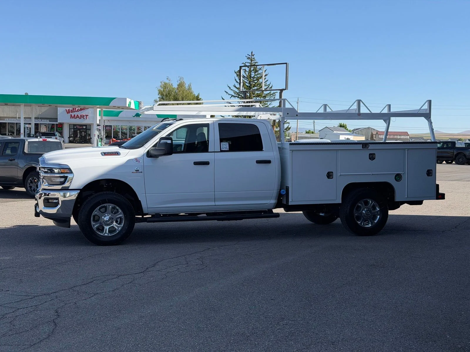 New 2026 Bright White Clear-Coat Exterior Paint RAM Tradesman image 10