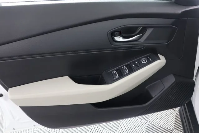Used 2023 White Honda LX image 24