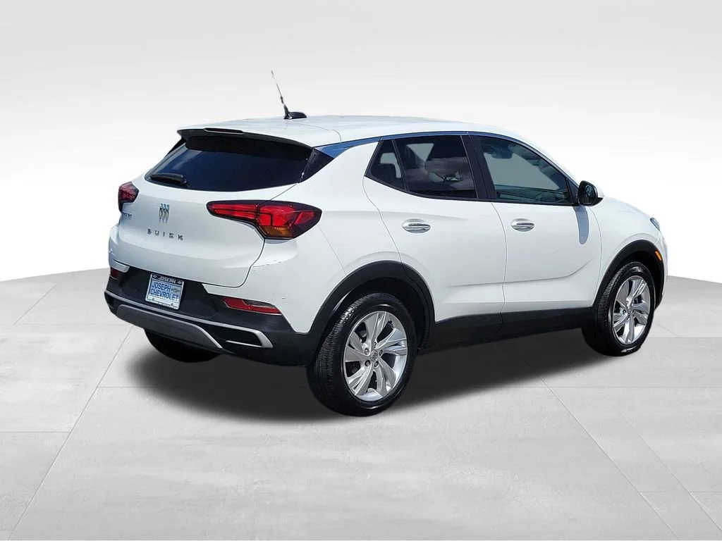 Used 2025 Summit White Buick Preferred image 4