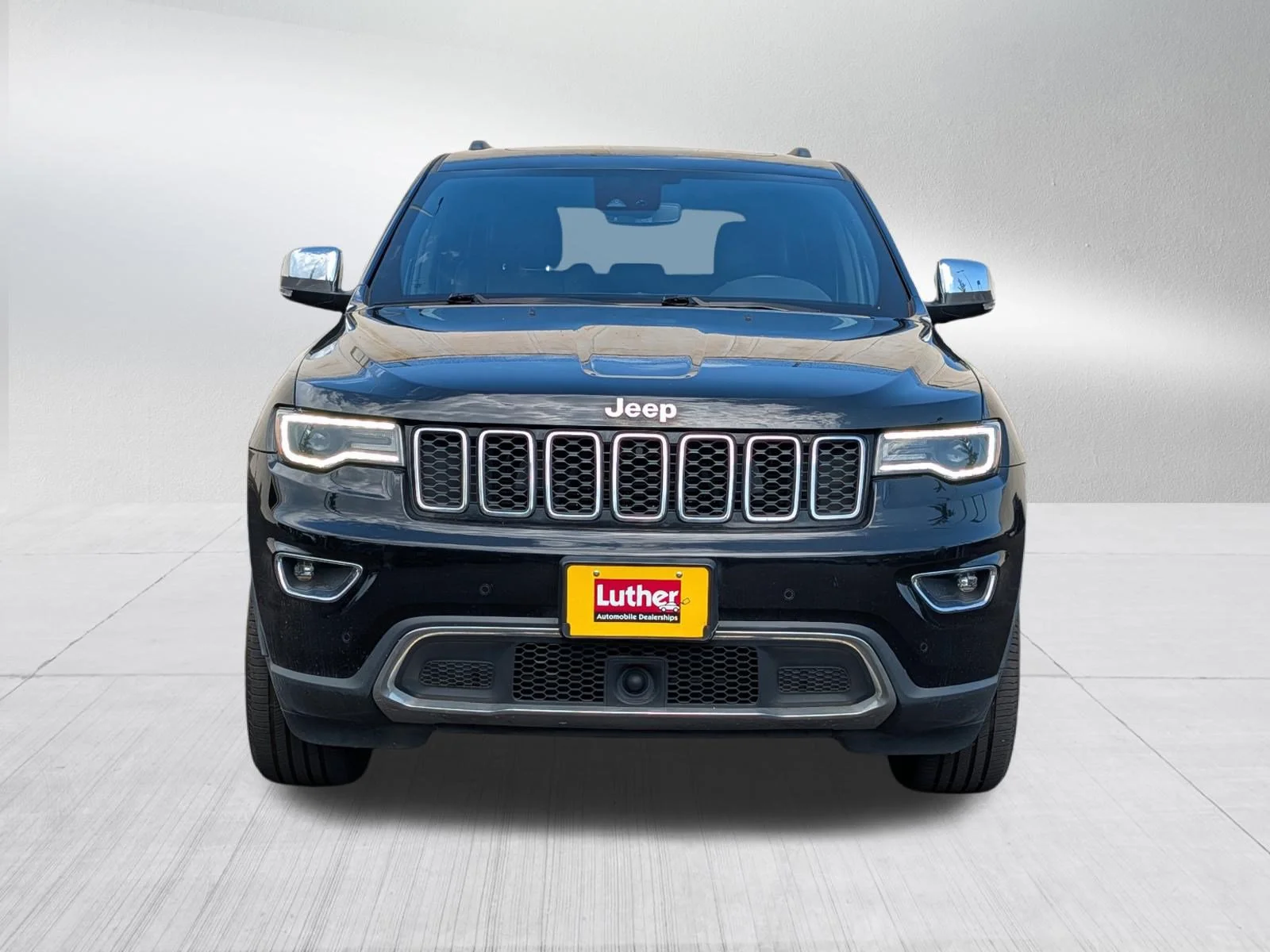 Used 2019 Diamond Black Crystal Pearlcoat Jeep Limited image 2
