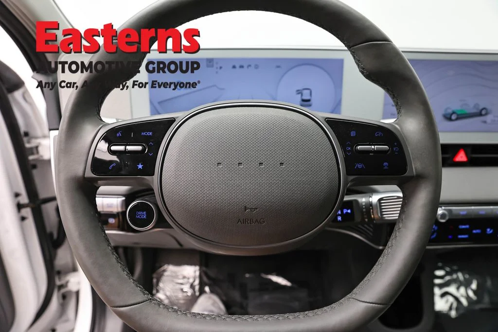 Used 2024 White Hyundai SEL image 10