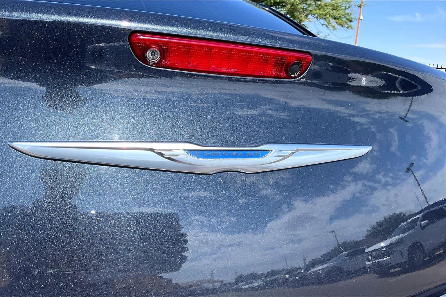 Used 2018 Maximum Steel Metallic Clearcoat Chrysler Touring L image 31
