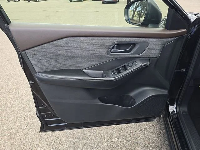 Used 2021 Super Black Nissan S image 8