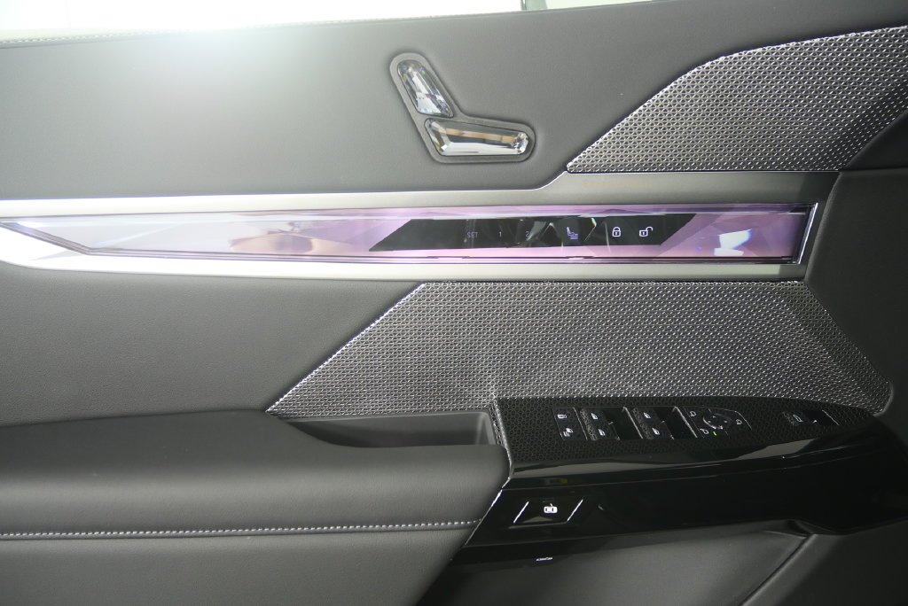 New 2026 Black Sapphire Metallic BMW xDrive60 image 8