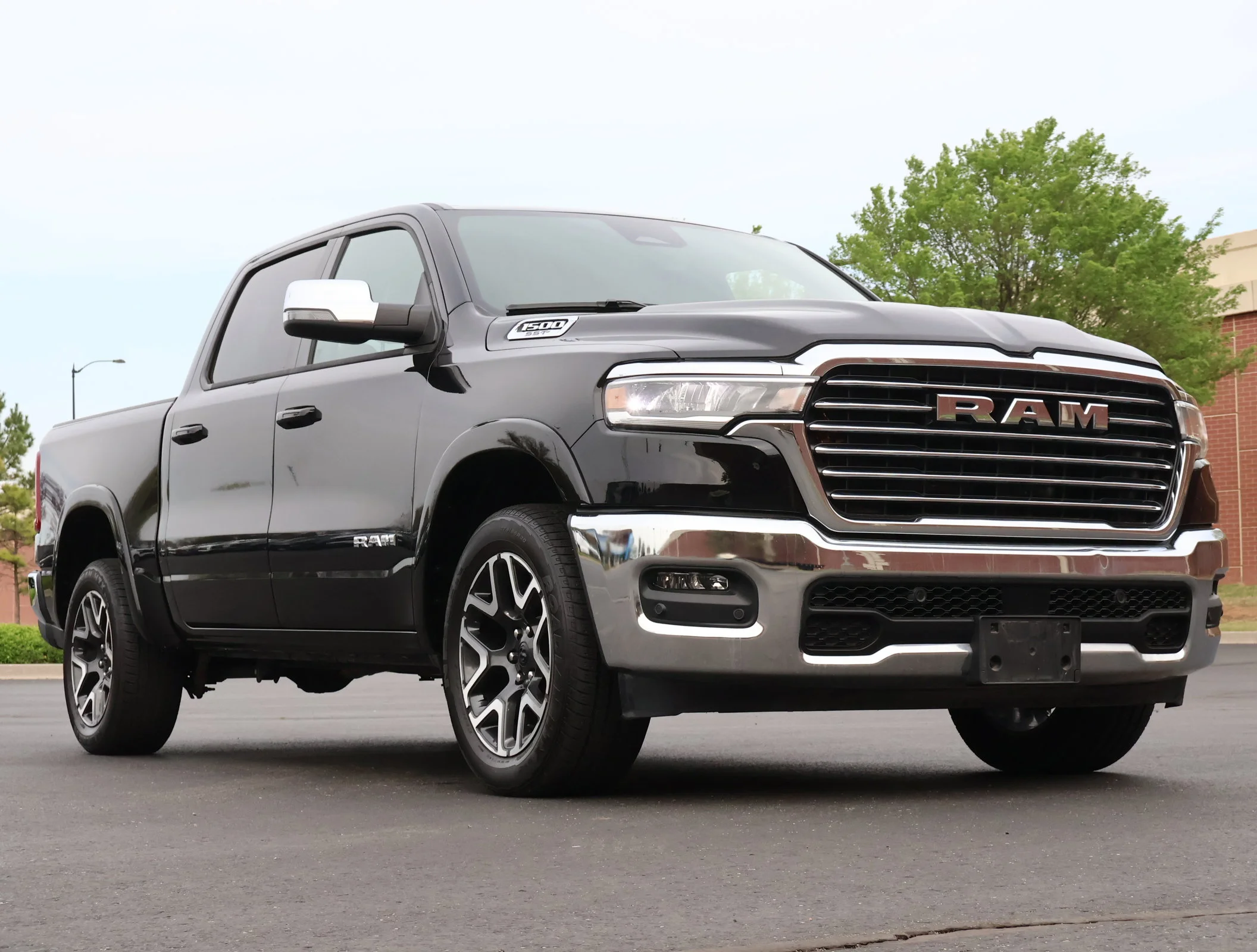 2025 RAM 1500 Laramie 4x4 Crew Cab 5'7's photo
