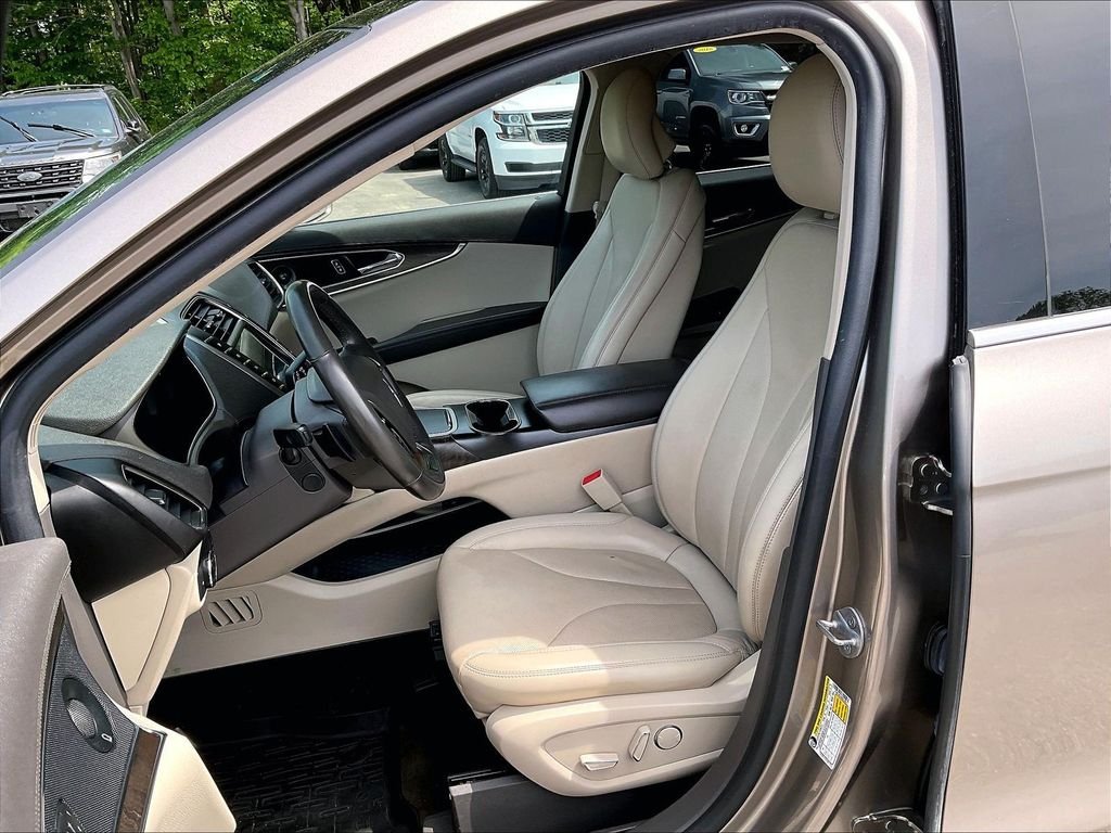 Used 2019 Brown Lincoln Reserve image 10