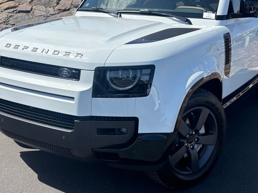 New 2026 Fuji White Land Rover X-Dynamic SE image 2