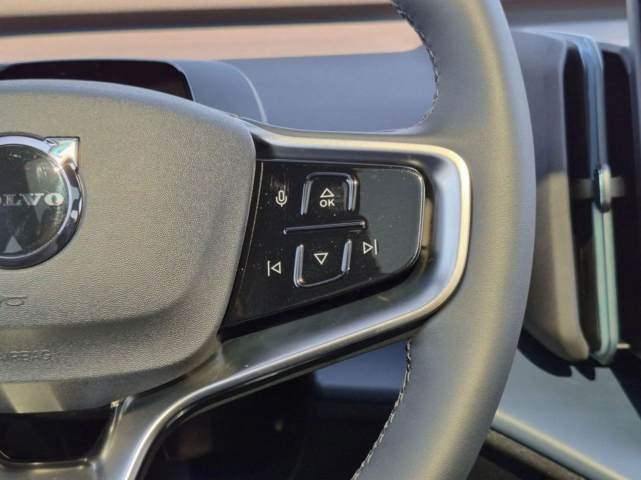 Used 2026 Vapour Grey Volvo Plus image 15