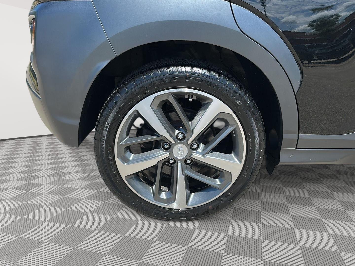 Used 2020 Ultra Black Hyundai Limited image 11