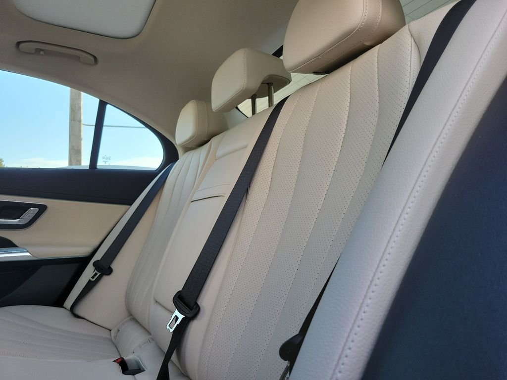 New 2026 MANUFAKTUR Moonlight White Metallic Mercedes-Benz E 350 image 9