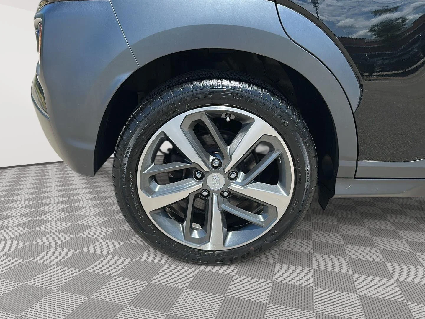 Used 2020 Ultra Black Hyundai Limited image 11