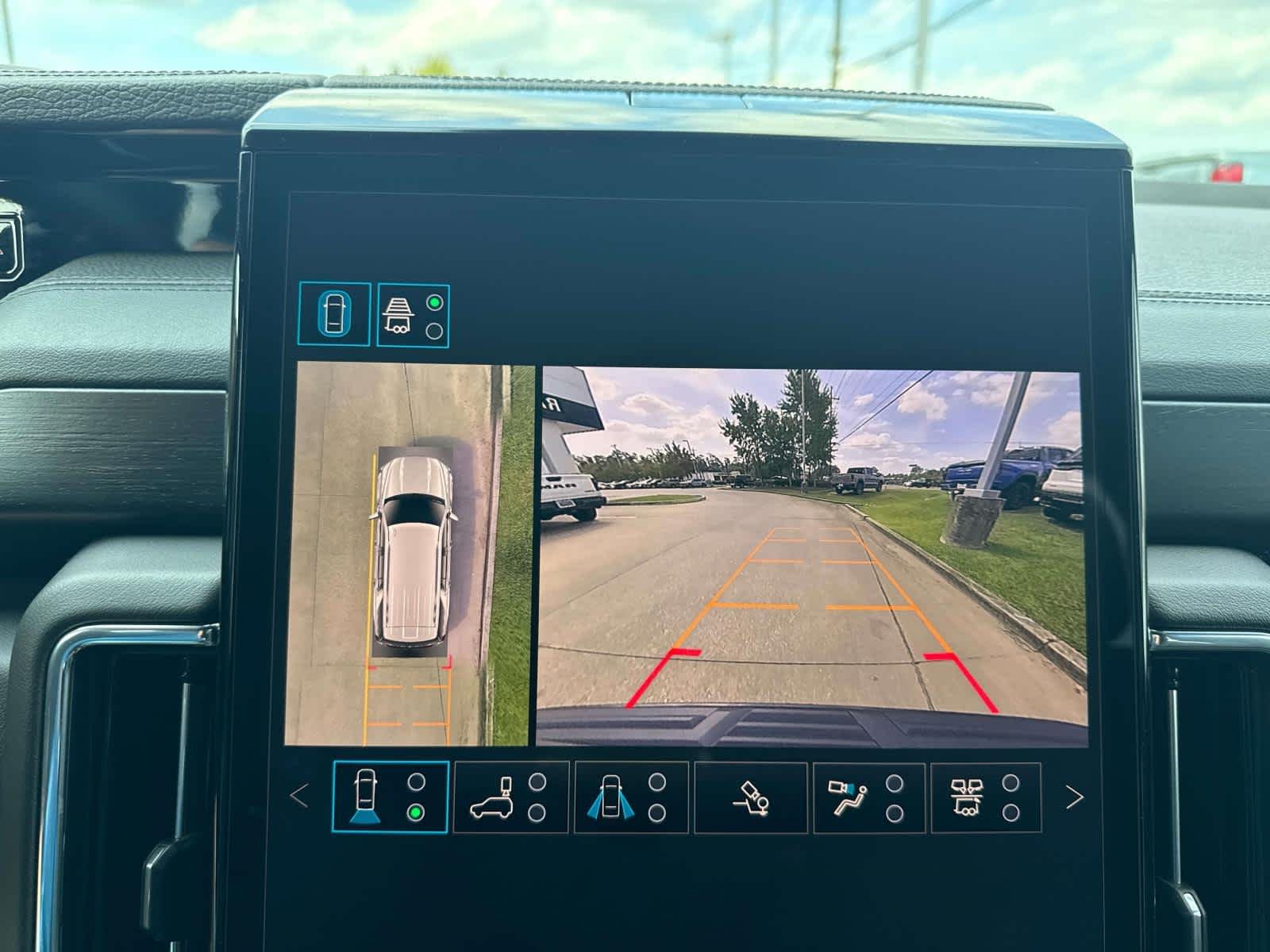 2027 GMC Yukon Denali - Photo 17