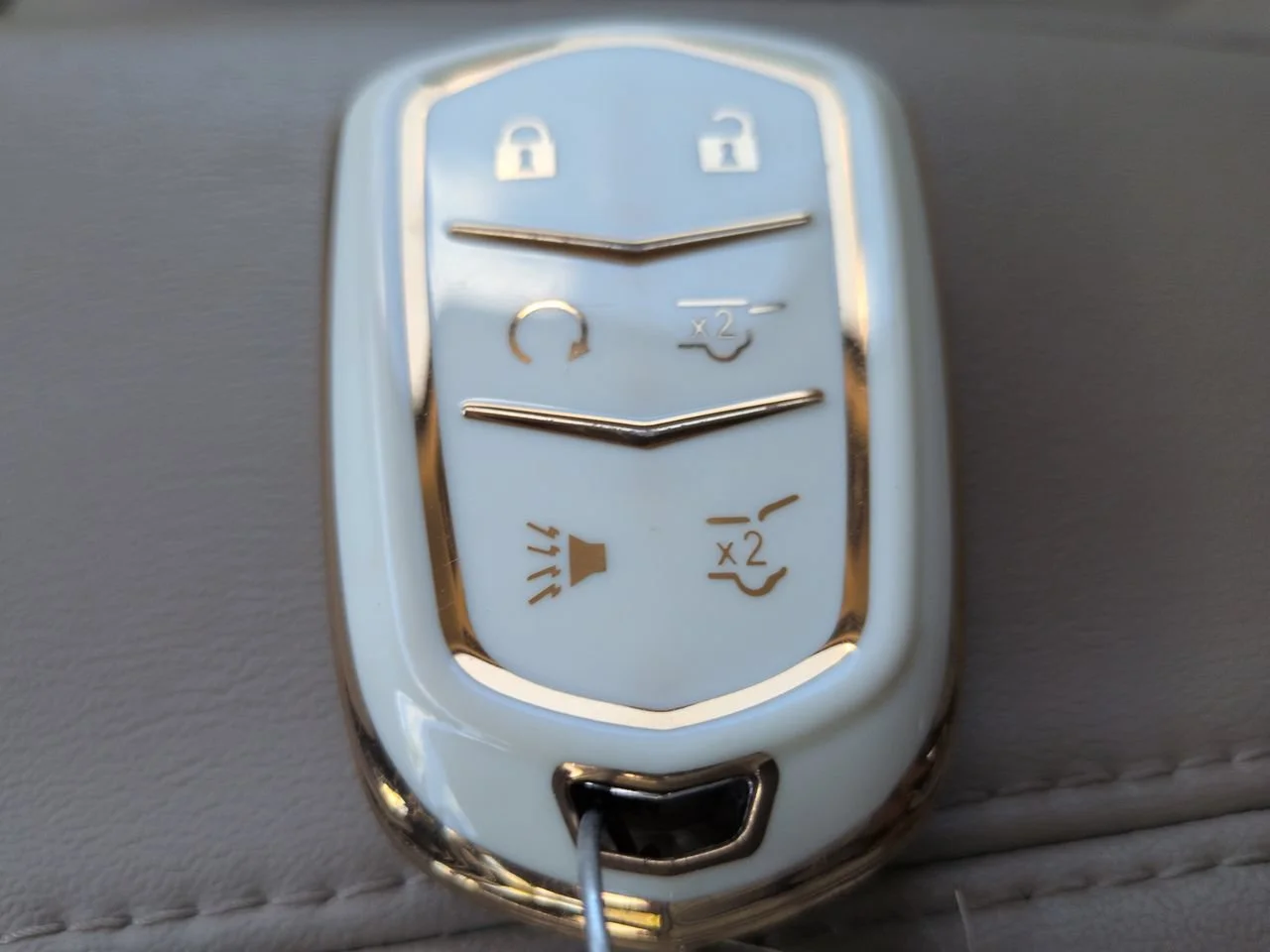 Used 2017 Crystal White Tricoat Cadillac Premium Luxury image 32