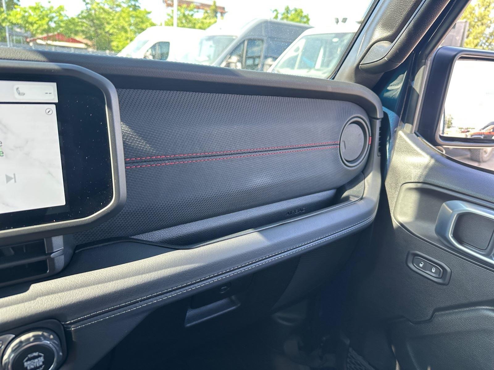Used 2025 Fathom Blue Pearlcoat Jeep Rubicon image 25