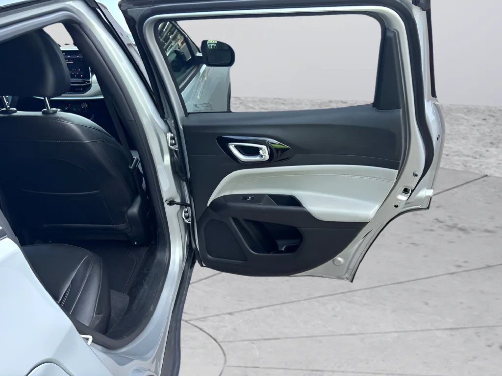 Used 2025 Silver Jeep Limited image 39