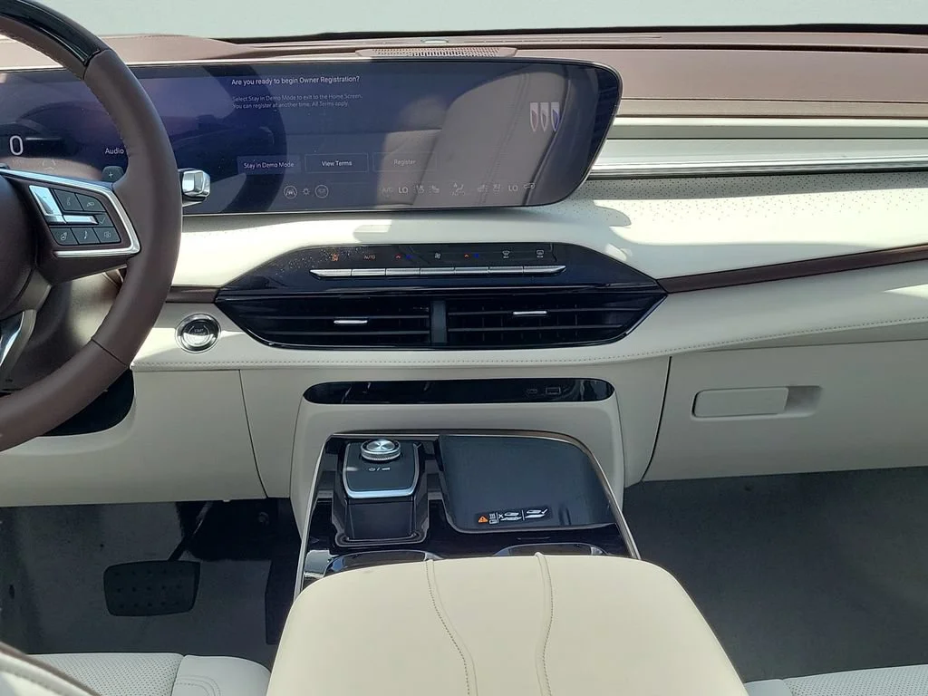 New 2026 Iridescent White Tricoat Buick Avenir image 15