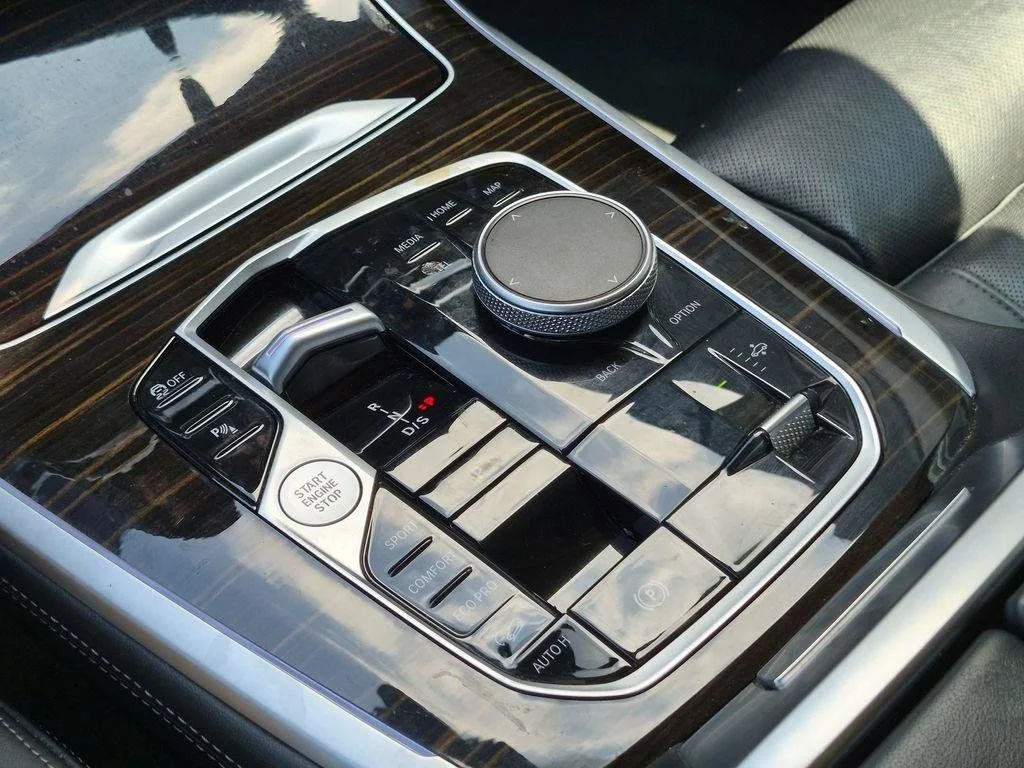 Used 2025 Black BMW xDrive40i image 23