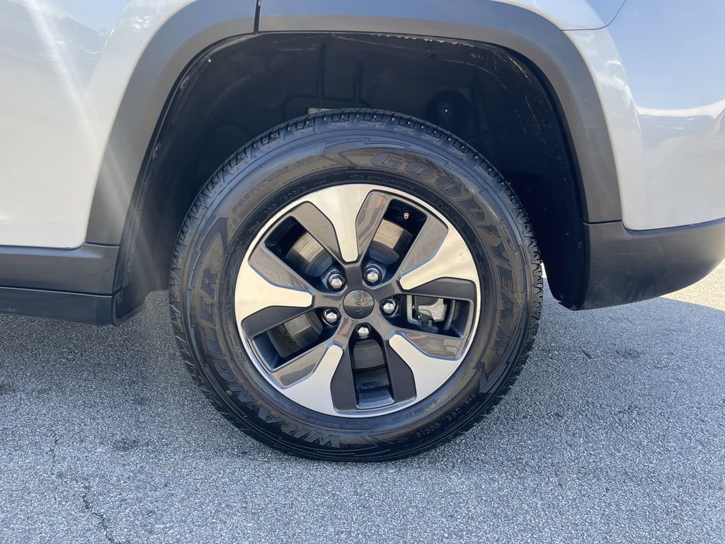 Certified Used 2024 Silver Jeep 4xe image 10