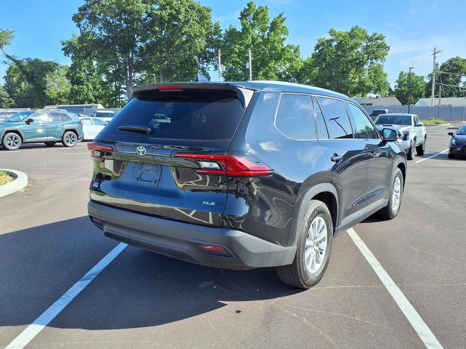 Used 2025 Midnight Black Metallic Toyota XLE image 4