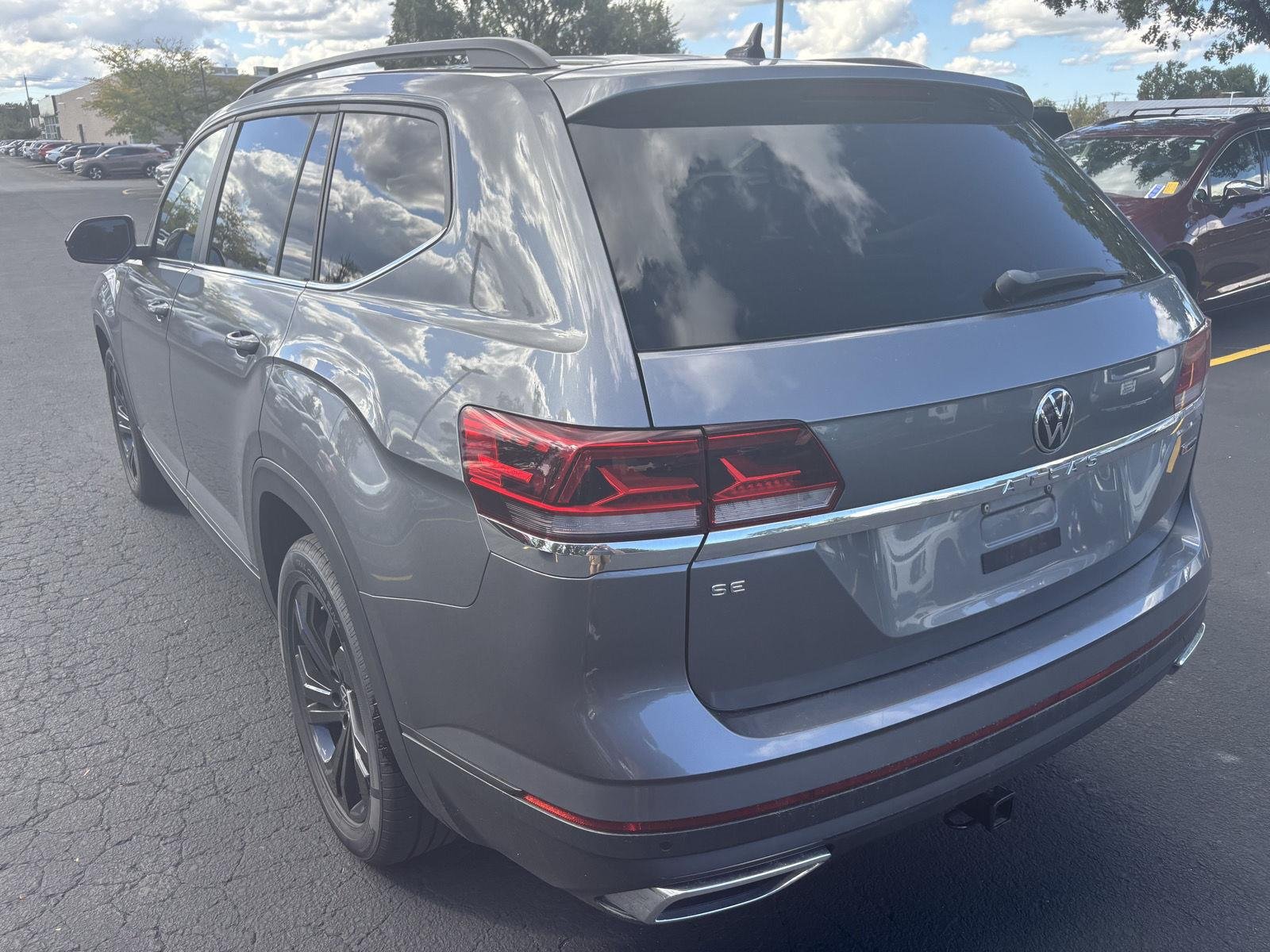 Used 2022 Platinum Gray Metallic Volkswagen 2.0T SE w/Technology image 4