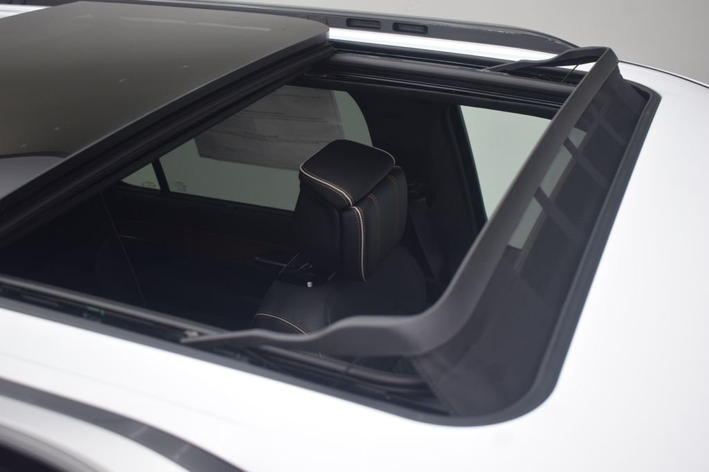 New 2026 Bright White Clearcoat Jeep Summit Reserve image 6