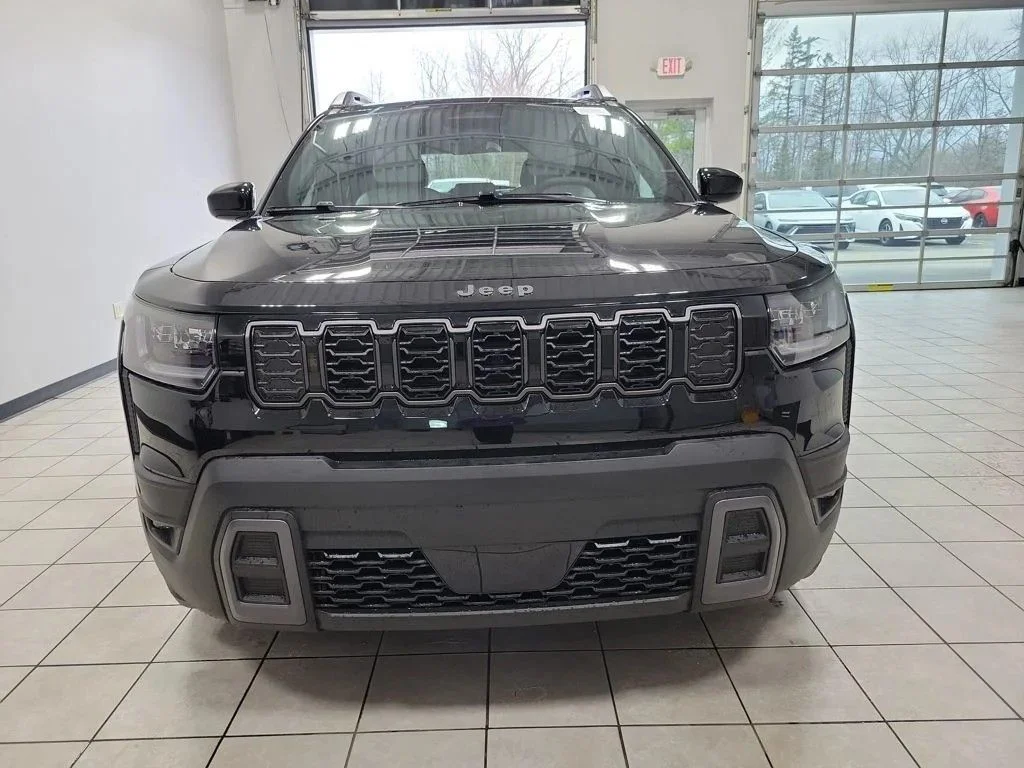 New 2026 Diamond Black Crystal Pearlcoat Jeep Laredo image 2
