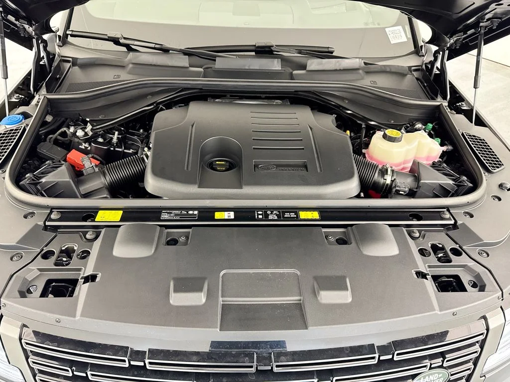 New 2026 Carpathian Grey Land Rover Dynamic SE image 32