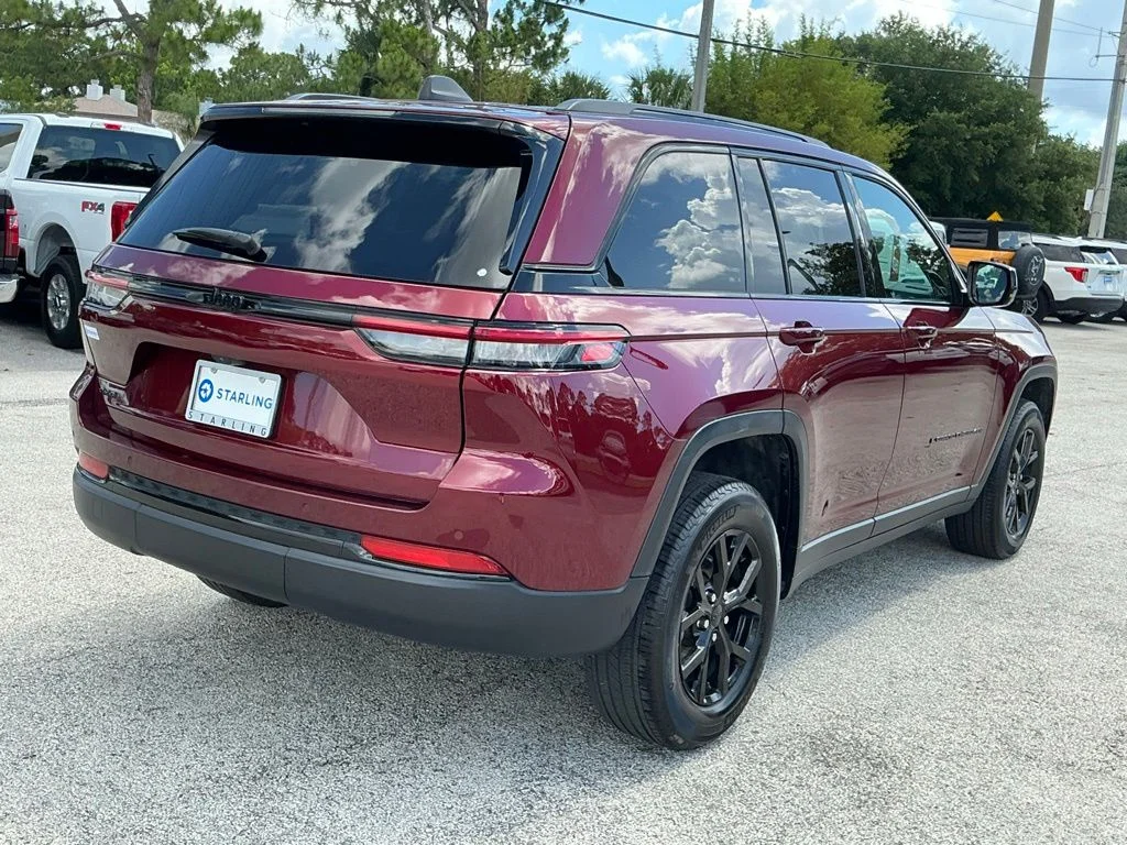 Used 2024 Red Jeep Altitude image 7