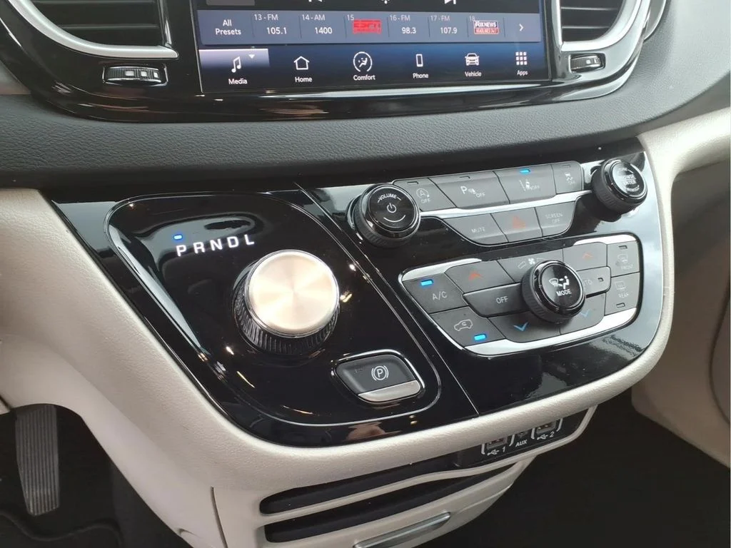 Used 2024 White Chrysler Touring L image 23