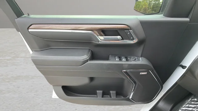Used 2024 White Chevrolet RST image 18