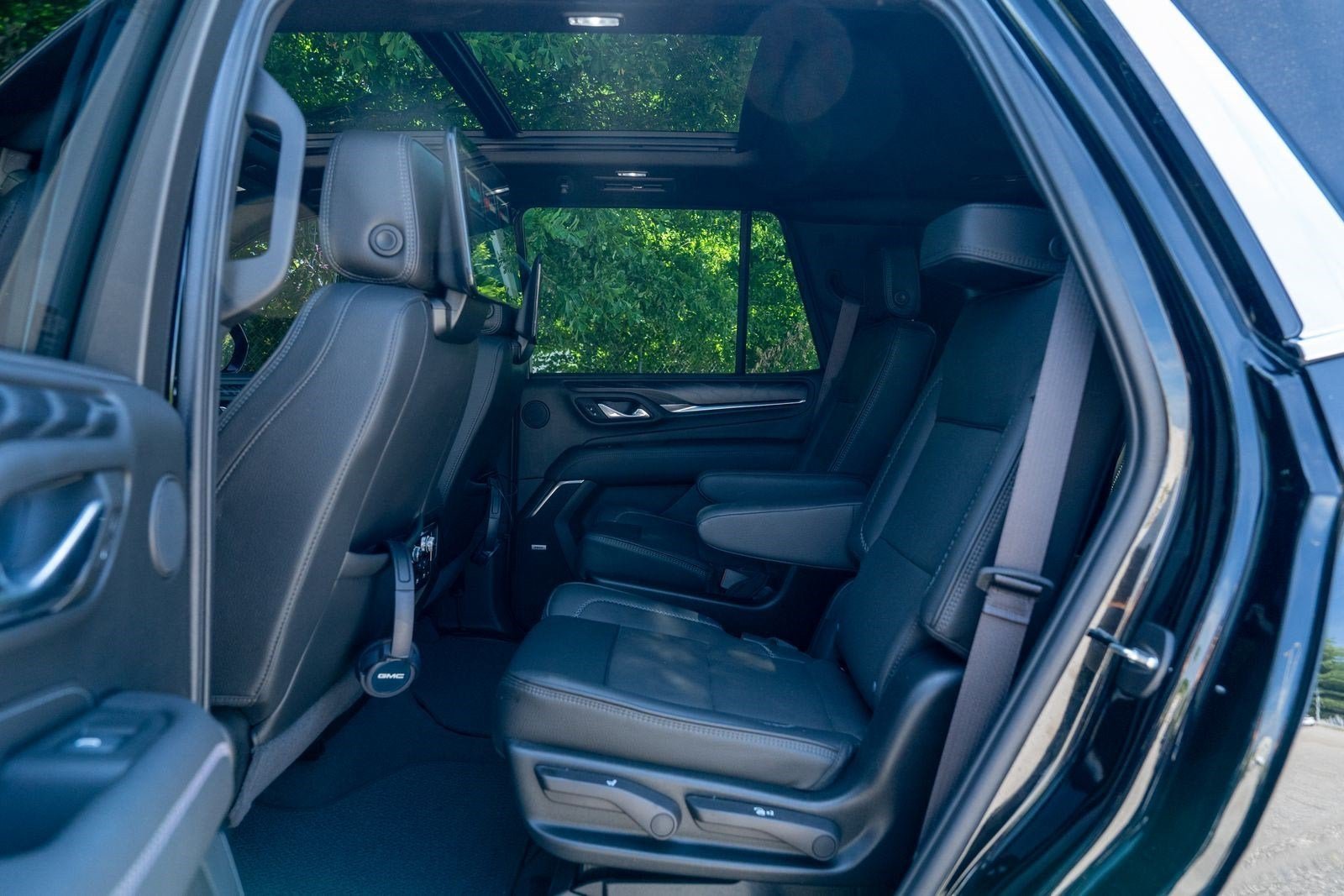 Used 2024 Onyx Black GMC Denali image 29