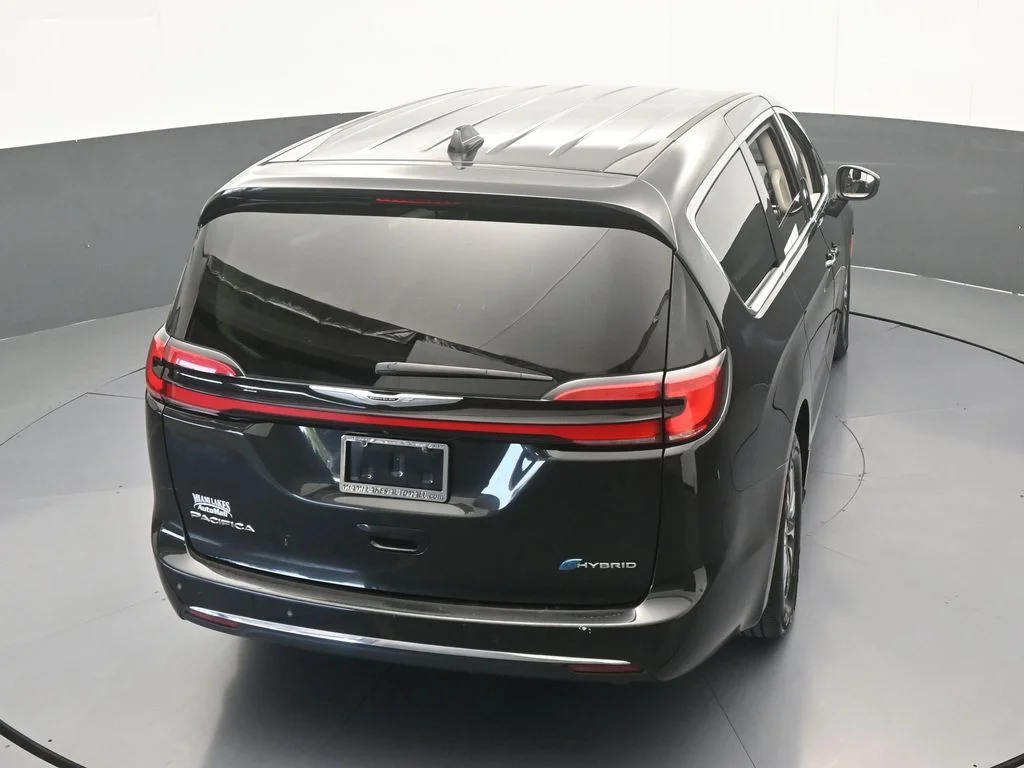 Used 2023 Brilliant Black Crystal Pearlcoat Chrysler Touring L image 50