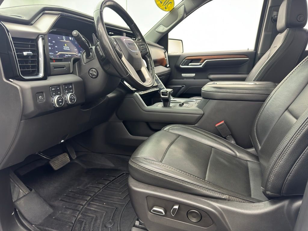 Used 2022 White Frost Tricoat GMC Denali image 11
