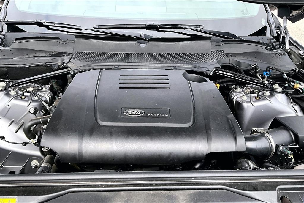 Certified Used 2025 Eiger Gray Metallic Land Rover Dynamic SE image 9