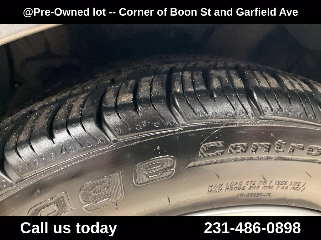Used 2013 Gray Hyundai GLS image 12