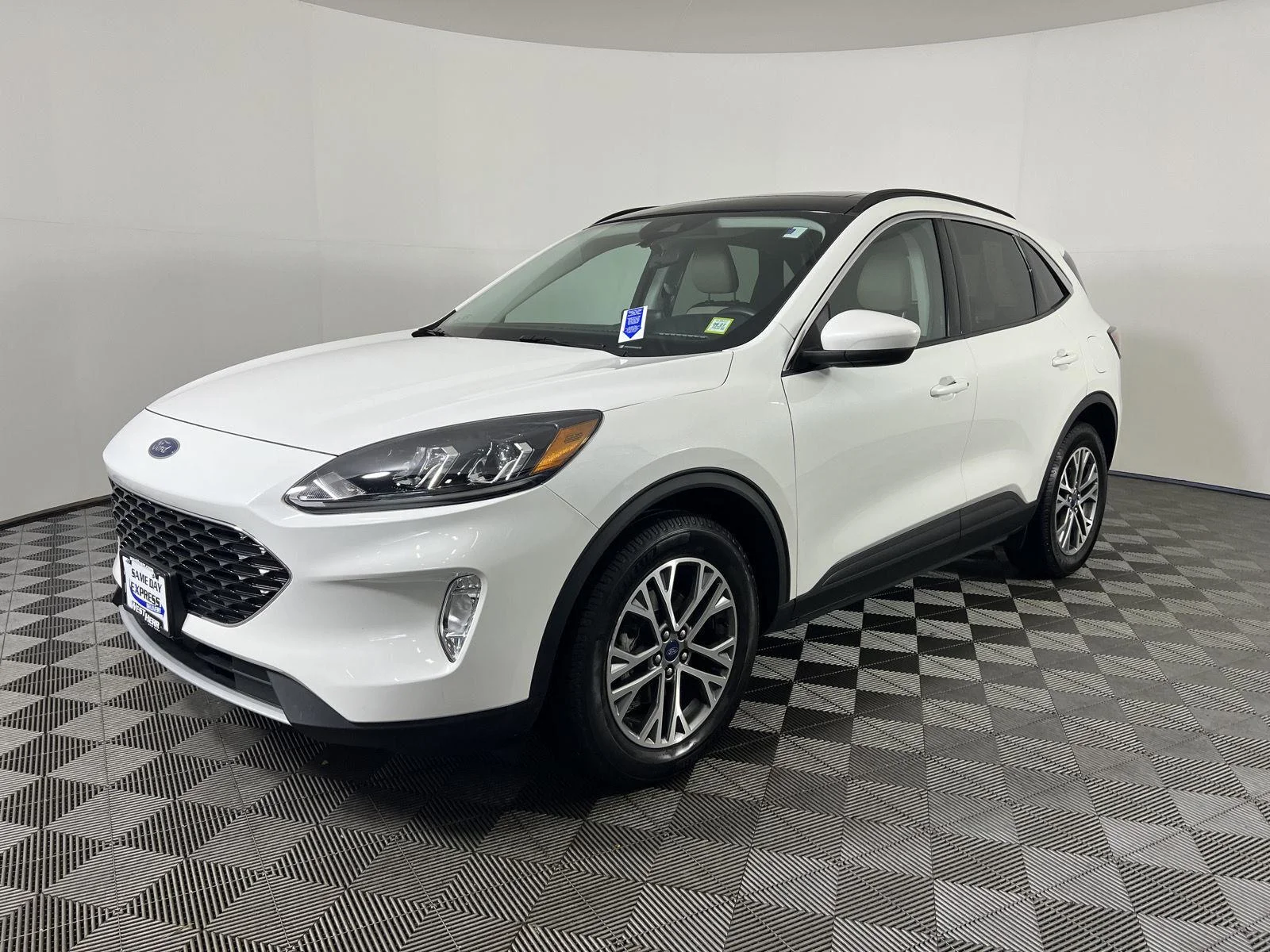 Used 2022 Star White Metallic Tri-Coat Ford SEL image 7