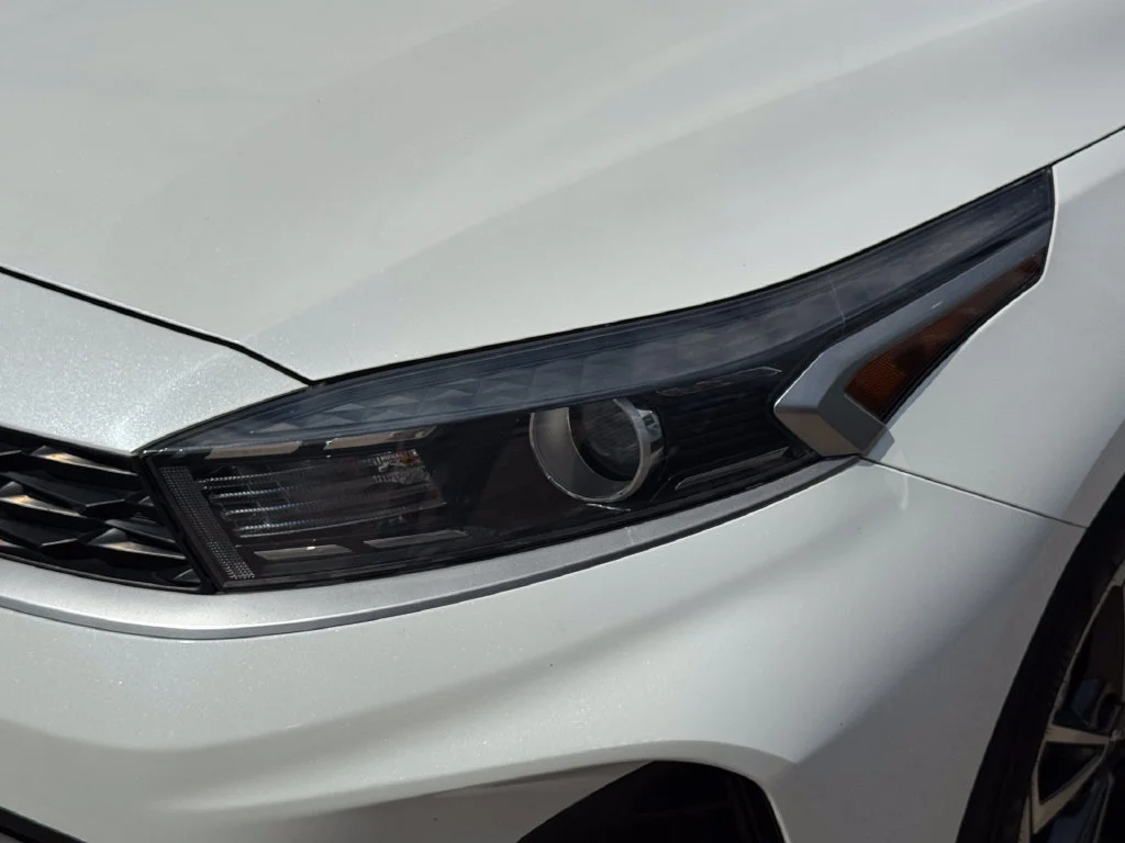 Used 2023 White Kia LXS image 12