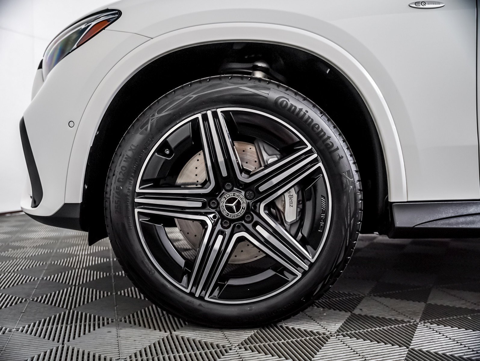 Certified Used 2025 Polar White Mercedes-Benz GLC 350e 4MATIC® SUV image 4